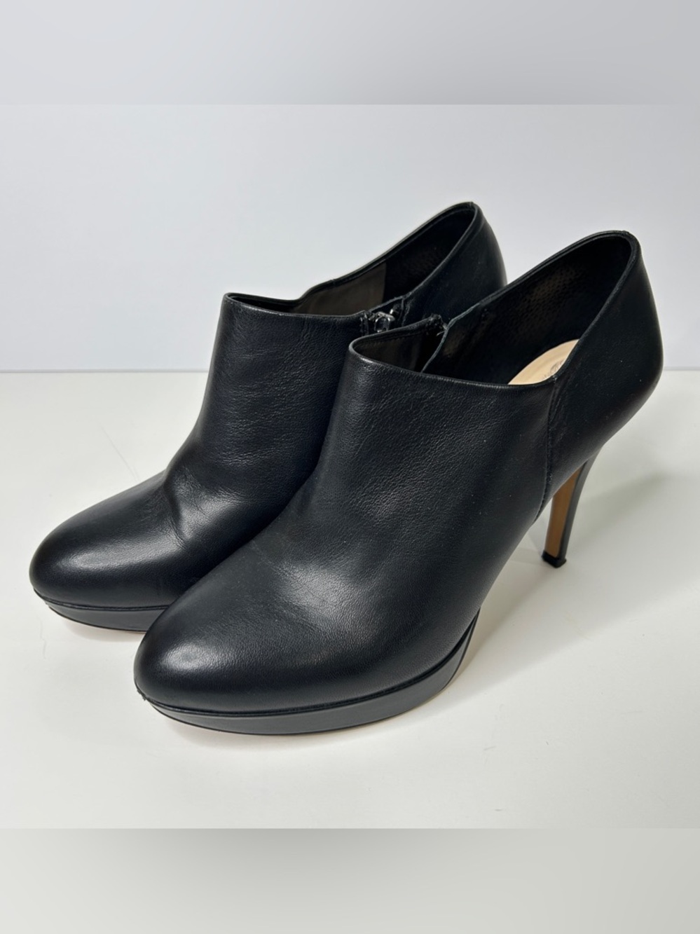 Vince Camuto Elvin Black Leather booties  size 9